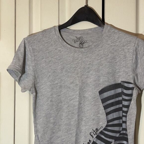 Wizard of Oz "If the Shoe Fits" Tee Shirt Jrs Medium - Picture 3 of 12